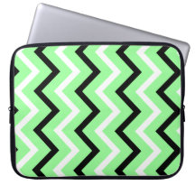 Menta, rayas blancos y negros de Chevron (zigzags) Funda Portátil
