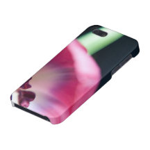 Mirada del centro de IntoThe de un tulipán rosado  iPhone 5 Fundas