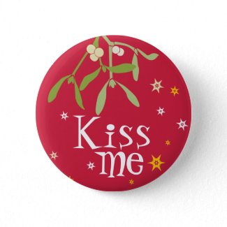 Mistletoe Kiss me button/badge button
