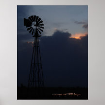 Molino de viento y puesta del sol nublada posters