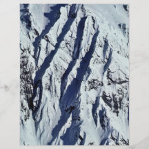 Montañas nevadas tarjetón