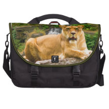 Mountain Lion on Rock Laptop Bag