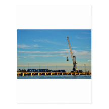 Muelle con los carretes de cable tarjeta postal