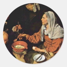Mujer mayor que fríe los huevos (el viejo cocinero etiquetas  