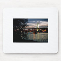 New York Skyline from Queens mousepads