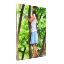 Niña que juega en árbol lona estirada galerias
