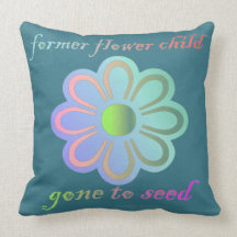 Niño de flor anterior ido para sembrar almohadas