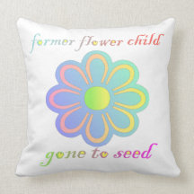 Niño de flor anterior ido para sembrar cojin
