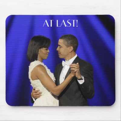 Obamas dance, AT LAST! Mousepad