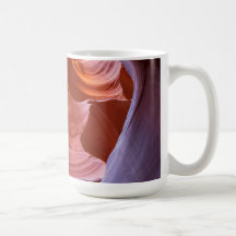 Ondas rojas de una taza del barranco de la ranura