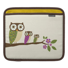 Owls on a branch cover iPad sleeves