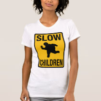 Parodia gorda de la placa de calle del niño de los playeras