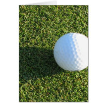 Pelota de golf en tarjeta de felicitación del verd