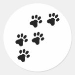 perrito lindo negro de las patas del perro etiquetas  