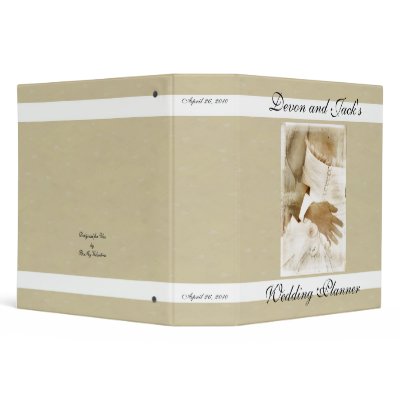 Perfect Wedding Planner on This Personalized Wedding Planner Binder Makes The Perfect Engagement