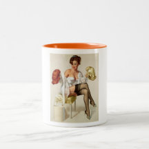 Pin retro de Gil Elvgren del vintage encima del ch Taza De Café