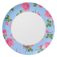 Flowery plates: Pink roses Floral pattern on blue and white plate