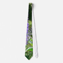 Planta com flores roxas gravatas