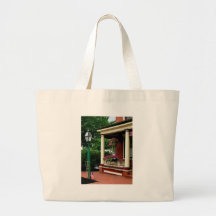 Pórtico con las cestas colgantes bolsa de mano