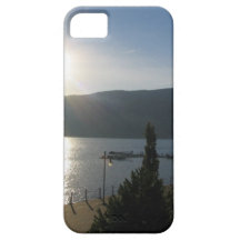 Puesta del sol hermosa en el lago iPhone 5 Case-Mate protectores