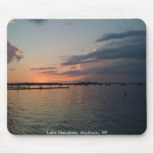 Puesta del sol sobre el lago Mendota Tapete De Ratón