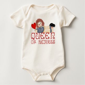 A colorful folk art raggedy doll holding a large red heart, reclining on the text Quenn of Hearts - the perfect design to buy as a gift on Valentine´s Day, for a birthday - or just because you´re in love! 