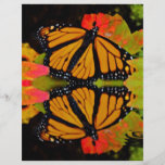 Reflexión de la mariposa de monarca tarjeta publicitaria