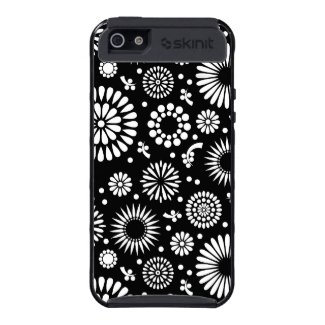 Retro black white flowers Skinnit Case Cases For iPhone 5