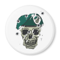 Retro skull and beret military motif fridge magnet