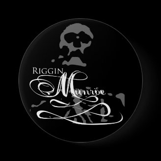 Riggin Münröe band button