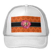 Rosa anaranjado del damasco del monograma subió gorras de camionero