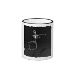 SALTO ESQUELÉTICO B&W DE LA ALEGRÍA DE LA RADIOGRA TAZAS DE CAFÉ