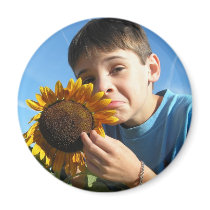 She loves me not Magnet