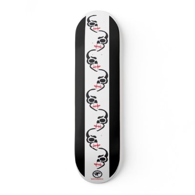SKATEBOARD PRO SK8TE SKULLS von Shirtamerica