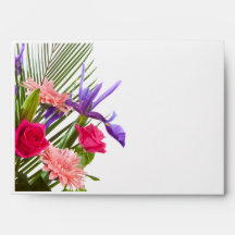 Sobre floral de la invitación del boda