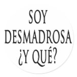 Soy Desmadrosa Y Que Round Sticker