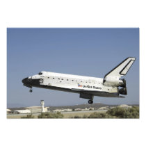 Space Shuttle Atlantis prepares for landing