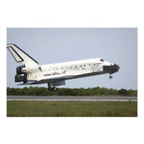 Space Shuttle Discovery approaches landing 4