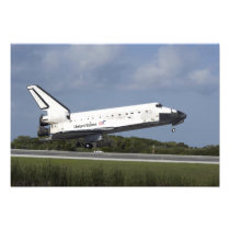 Space shuttle Discovery lands on Runway 33 3