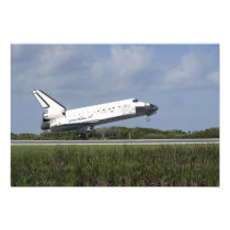 Space shuttle Discovery lands on Runway 33