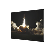 Space shuttle Discovery lifts off Canvas Prints