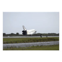 Space Shuttle Discovery touches down