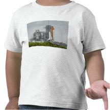 Space Shuttle Endeavour on the launch pad 5 Tshirt