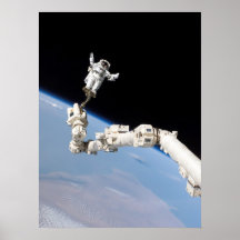 Spacewalk durante el misión en la que participa un poster