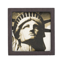 Statue of liberty face close up tonal premium keepsake boxes