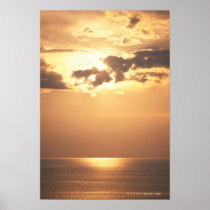 Sun goes down on the ocean