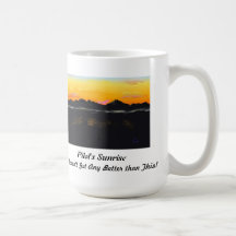 Taza de café de la salida del sol del piloto