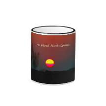 Taza de la isla del guisante de la puesta del sol,