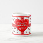 Taza de la tarjeta del día de San Valentín alguien