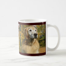 Taza del otoño del golden retriever